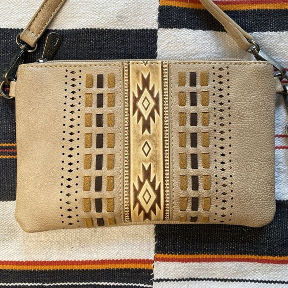 NWOT Montana West Leather Wristlet/Clutch/Crossbody Purse. Aztec Embossed. USA. - Picture 2 of 10